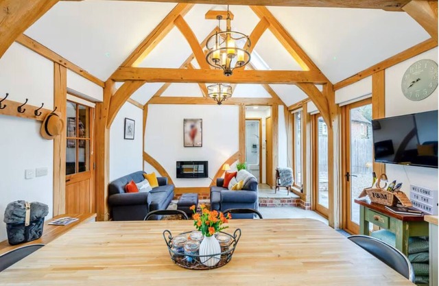 The Saddlery Barn Retreat: Charming Converted Barn
