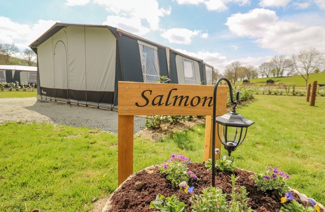 THE SALMON, romantic, character holiday cottage in Rhayader