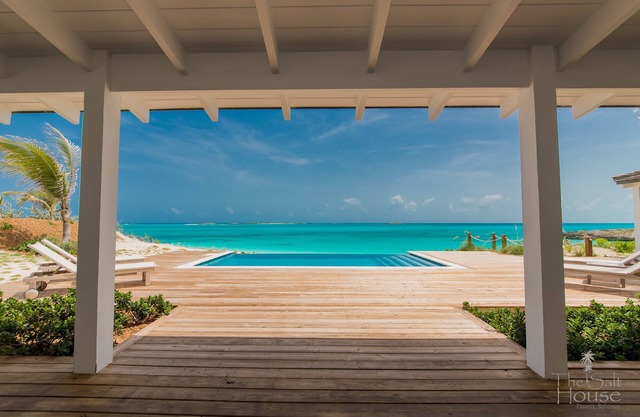 The Salt House - Le cadre de plage parfait avec piscine à débordement et vibrations de l'île