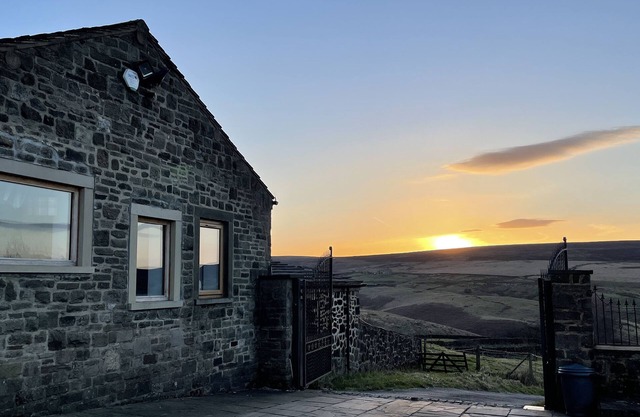 THE SALT POT, romantic, character holiday cottage in Oakworth