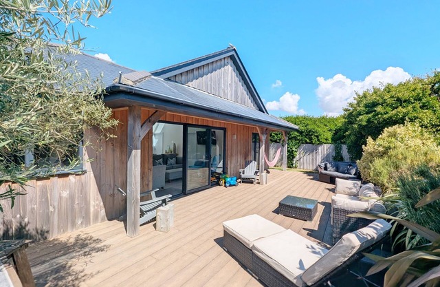 The Salt Shack - Bracklesham - a bungalow that sleeps 6 guests in 3 bedrooms