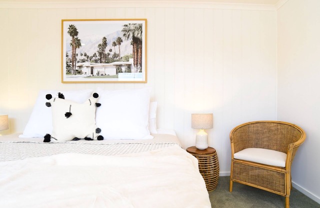 The Salt Shack, Mallacoota, Victoria, 4 spacious bedrooms, beautiful views!