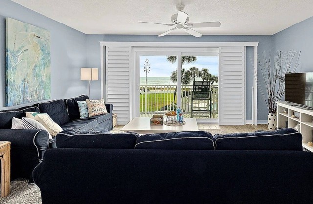 The Salty Pelican - Beach Front Condo - LBTR #34535