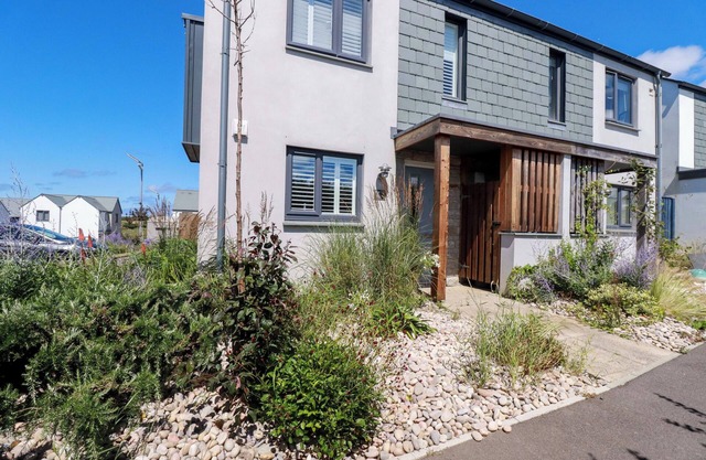 THE SAND DUNES, family friendly, with a garden in Crantock