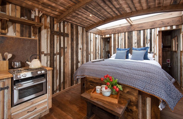 The Sandpiper - sleeps 4 guests in 2 bedrooms