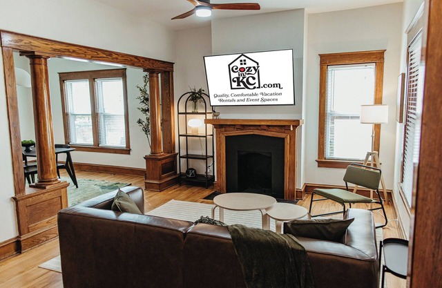 The Sandstone - Monthly Retreat in Heart of Kansas City