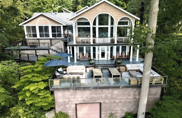 The SaugaBuck House | River Front | Hot Tub