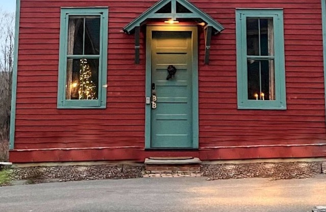 1860s Schoolhouse, Serene Country Setting