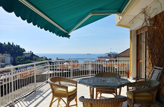 La mer sur la terrasse surplombant Portofino
