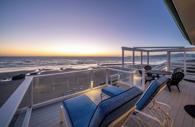 The Seal House: Oceanfront Bliss with Private Beach Access, Dog Friendly!
