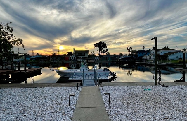 The Seaside Retreat - 2BR home with floating dock with Direct Gulf Access