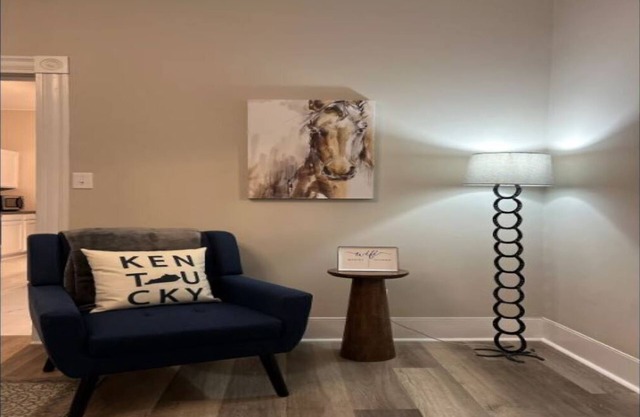 The Secretariat; A Cozy two bedroom Downtown loft apartment
