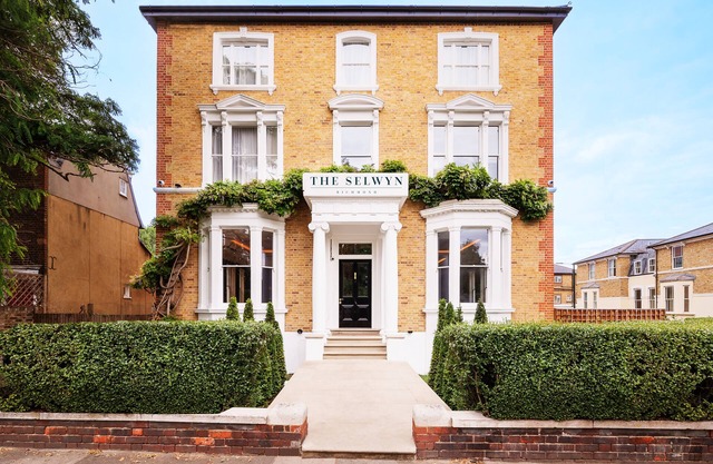 The Selwyn Hotel