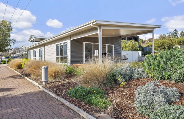 The Shack @ Maslin Beach - The Perfect Blend Of Modern Comfort & Coastal Charm
