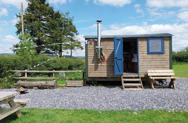 The Shearer's Hut, a cosy shepherds hut