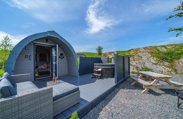 The Shearing Shed - Modern Glamping Pod for two, with underfloor heating