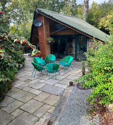 The Shed . A cosy, peaceful, 96% recycled, chalet.