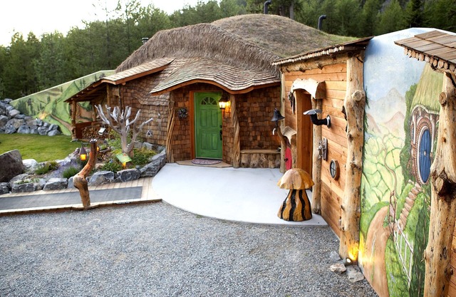 The Shire of Montana est la seule véritable maison Hobbit où vous pourrez passer la nuit dans un style Hobbit chaleureux.