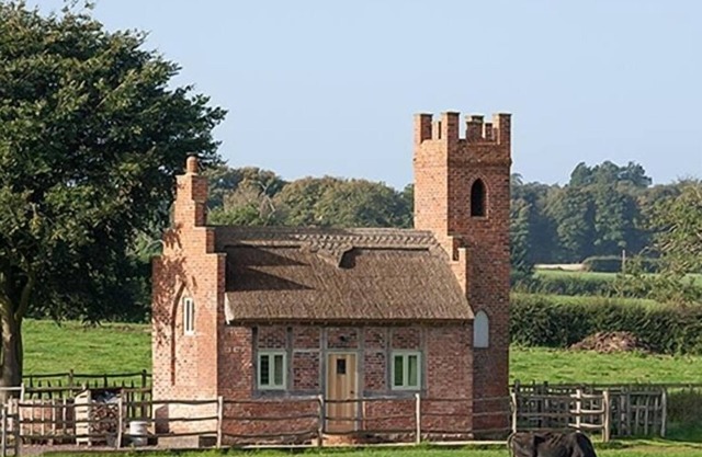 LA FOLLY TIRANT, romantique, avec bain à remous à Cheswardine, Réf 988985