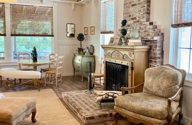 The Shopkeeper's Cottage ~ CHIC!