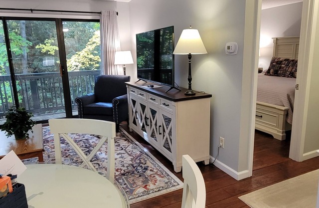 The Shores Condo W/ King Bed Nightly, Weekly or Monthly