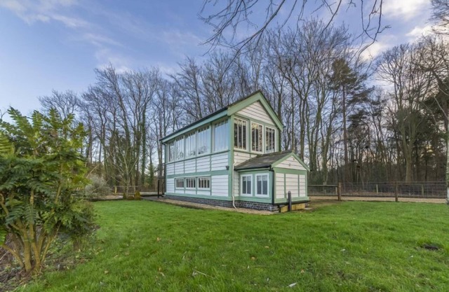 Magnifiquement restauré et converti la boîte de signal de Norfolk, maintenant un trou de boulon romantique et rural pour deux
