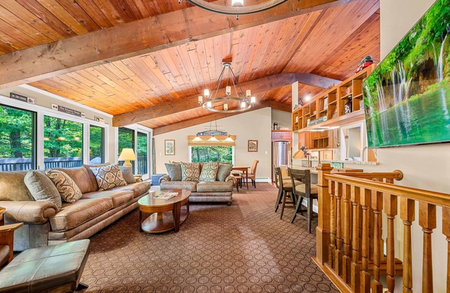 Alpine Court Chalet: Ultimate Ski-In/Ski-Out Escape at Pico Mountain & Close to Killington.