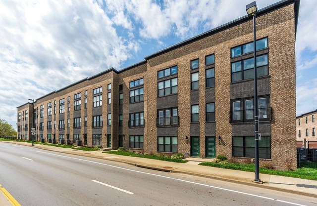 The Slow Horse - 3BR Modern Townhouse Near Rupp & Downtown