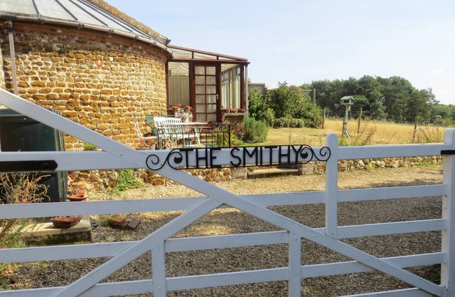 The Smithy - lovely rural cottage,