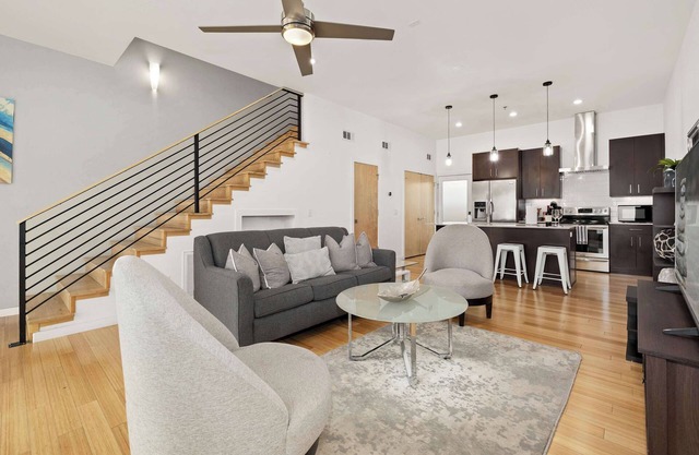 ★ Le SoFᗩY | Quartier Art + Design | Près de UA & DT!