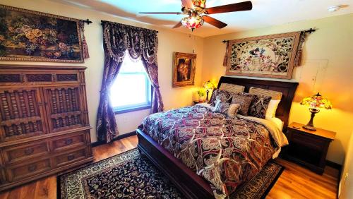 The Sovereign Suite - Cozy And Convenient With Home Theater