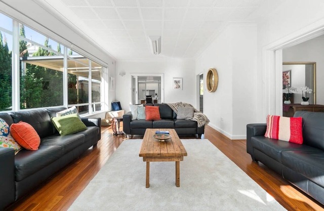 The Spacious & Elegant Vacation Haven - Glenside