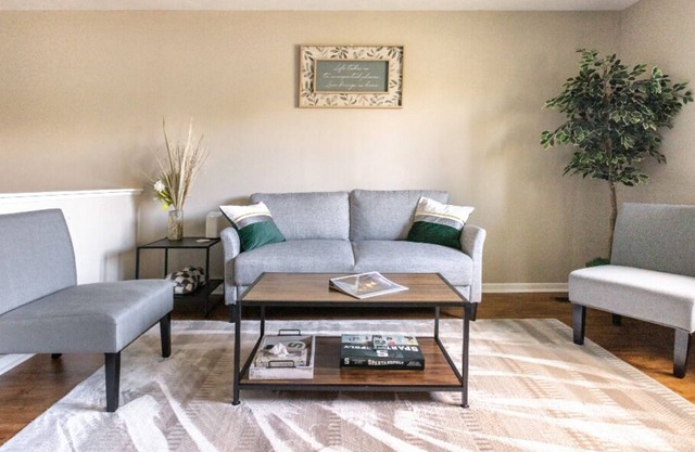 The Spartan Spot - 5Bedroom next to MSU!
