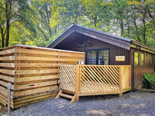 The Squirrel Lodge - Hot Tub - Pet Friendly - Pembrokeshire-Tenby