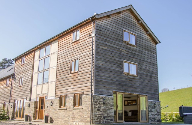 THE STABLES, familial et convivial, avec bain à remous à Knighton, Ref 985494