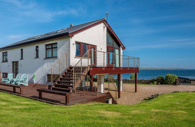 THE STEADING, pet friendly, country holiday cottage in Longhope