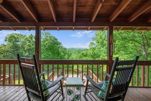 The Stickhouse - Family Friendly Mineral Bluff Cabin - Mountain Views, Hot Tub, Firepit, Perfect For Families, Hiking Trails, Sc