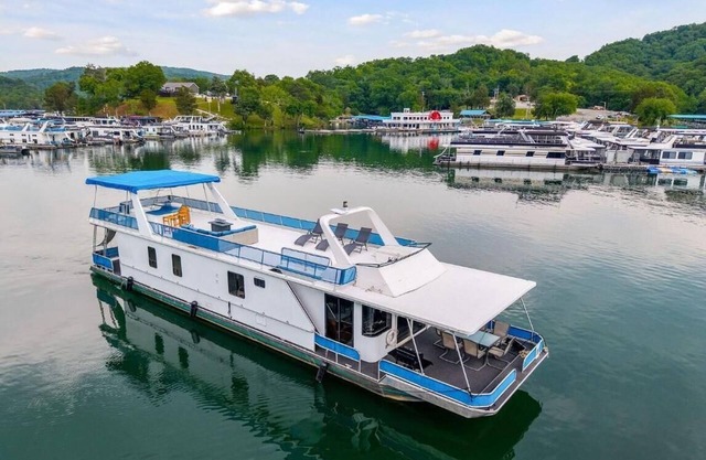 Houseboat 75' - Medium Houseboat, 6 bedrooms,waterslide, fireplace on rooftop lounge area