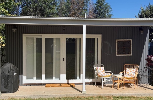 The Studio - 1 min drive to centre of town 35 mins to ACT 45 mins from Goulburn