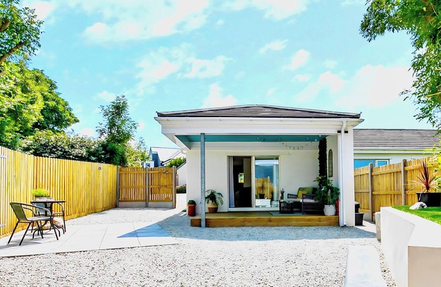 THE STUDIO, pet friendly, with a garden in Crackington Haven