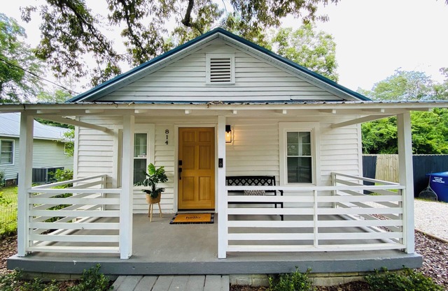 The stylish Gentry, just minutes from downtown Aiken and Bruce's Field.