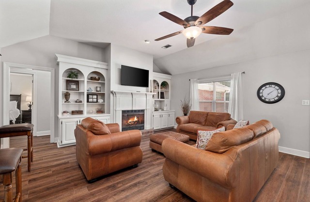 The Summer Place House / 4 Bed 2 Bath / The Perfect Home Away From Home