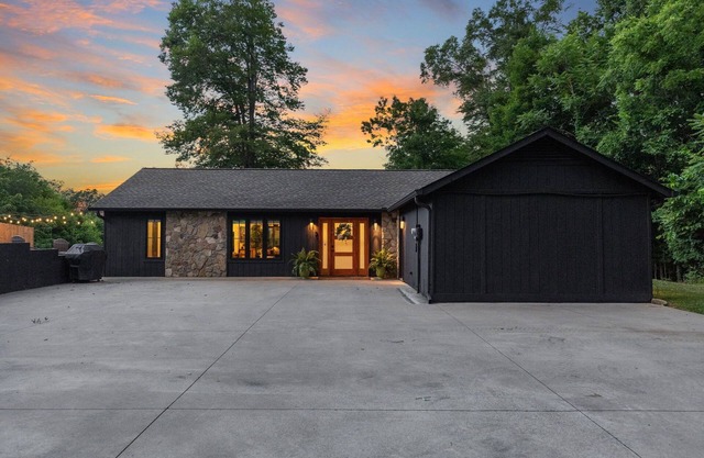 Nature's Oasis Awaits: Explore the Ultimate Luxury Retreat at Peaceful Peak