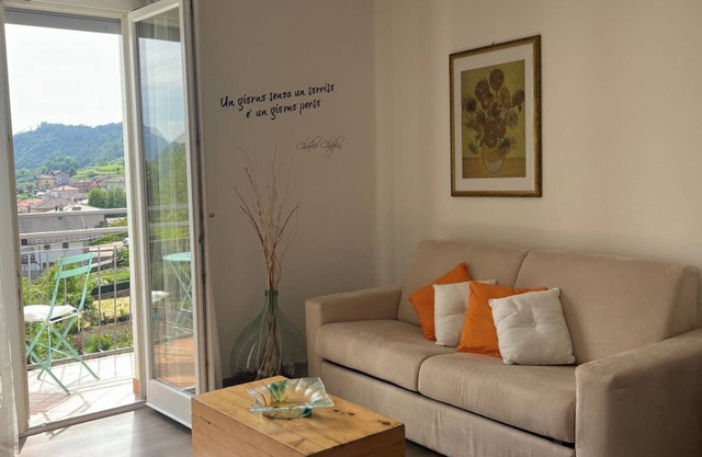 Appartement "The Sunflower". Détendez-vous dans les montagnes près du lac de Garde