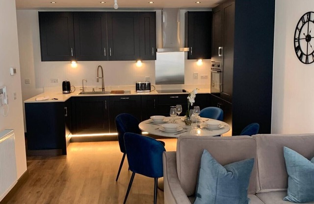 The Sunrise Den-Lovely 2 bedroom apartment/Parking