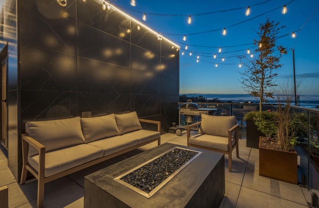 B&B - The Halifax Rooftop - The Sunrise Queen Suite