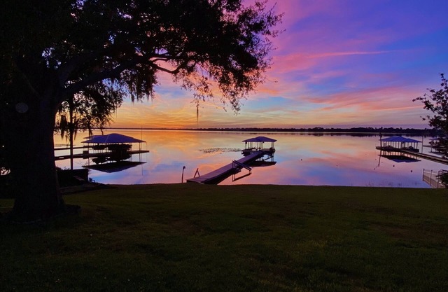The Sunset Cove Cottage at Magnificent Lake Placid- Newly Renovated