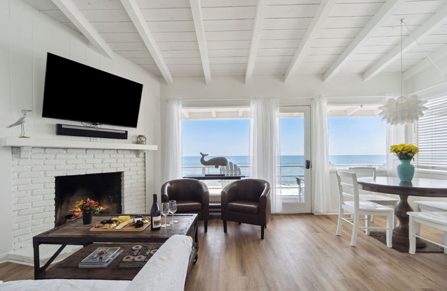 Malibu Carbon Beach Oceanfront Bungalow Eight