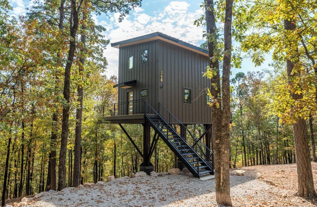 The Swallow Treehouse, Hot Tub, Mountaintop
