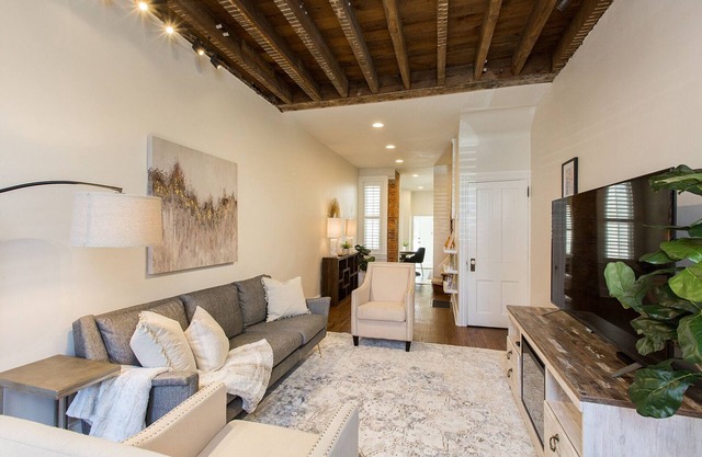 "NOUVELLE LISTE" The Sycamore Downtown Modern Home